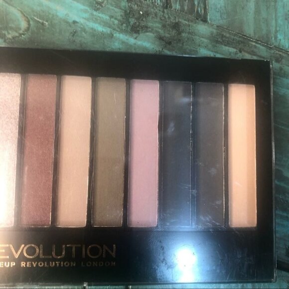 MAKEUP  Revolution- Redemption Eyeshadow Pallet - Picture 5 of 5